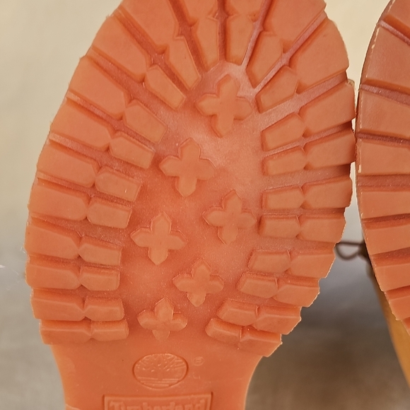 Timberland Womens Boots in Tan and Black - Picture 10 of 15